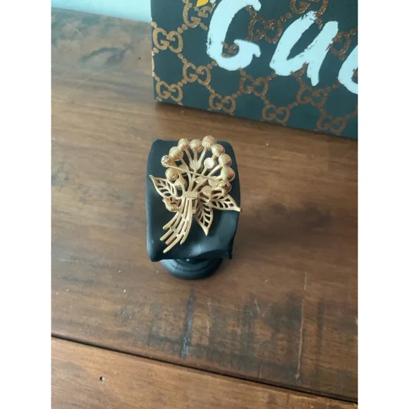 Trifari Gold & White Pearl Flower Brooch - Picture 2 of 4